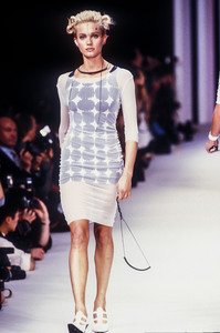 6_karl-lagerfeld-ss-1994-1_html.thumb.JPEG.b29a112a76f3634f936472ceb9d5d361.JPEG