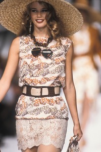 6_valentino-ss-1992-7_html.thumb.JPEG.8490e5a23a05a3becdfd04eb4f73c3cd.JPEG