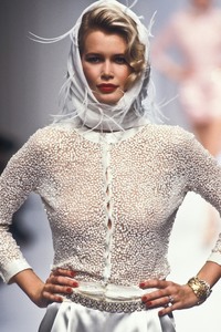 6_valentino-ss-1995-7_html.thumb.JPEG.7a0c54afdff4e9a1d0aa2bf13b59f5f4.JPEG