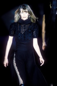 6_versace-fw-1993-7_html.thumb.JPEG.f1c1c12034782872f3755893b2b82264.JPEG