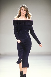 7_azzedine-alaia-fw-1991-8_html.thumb.JPEG.36fed56c116a66b7f1f4e226dd7ef173.JPEG