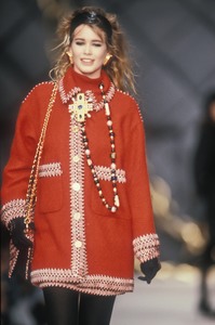 7_chanel-fw-1990-8_html.thumb.JPEG.e2b35b094e98afc6c3cc0e33fa44f581.JPEG