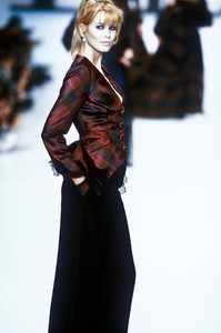 7_christian-dior-fw-1996-8_html.thumb.JPEG.a279b86aac3a1ce3e19a465adcf499de.JPEG