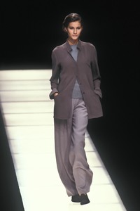 7_giorgio-armani-fw-1998-1_html.thumb.JPEG.9a3a762b6a006fe30f06737da76e4ed3.JPEG