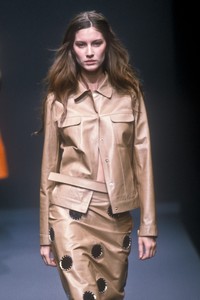 7_prada-ss-1999-8_html.thumb.JPEG.04d5f294e720f0d8757871b3da591741.JPEG