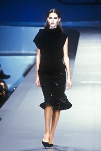 7_valentino-fw-1998-8_html.thumb.JPEG.3a2060a51c02b92f6f3035c1a7684841.JPEG