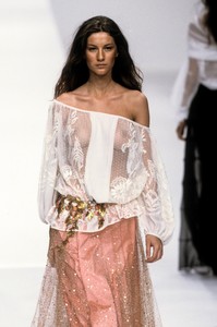 7_valentino-ss-1999-8_html.thumb.JPEG.7ae0c7a05a1b2c10c71e068c85ab0f5c.JPEG