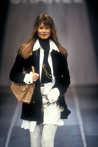 8_chanel-fw-1993-9_html.thumb.JPEG.5c138d26df151835b518f18b81beaec6.JPEG