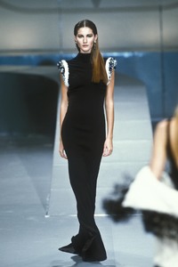 8_valentino-fw-1998-9_html.thumb.JPEG.d8f9f5cdeeefffa90926535977ecb153.JPEG