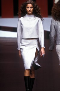 8_valentino-fw-1999-9_html.thumb.JPEG.25e34d67c0b503347b819904821e0768.JPEG