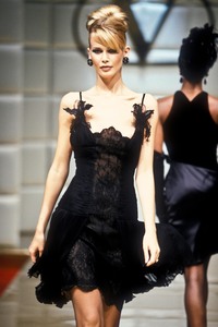 8_valentino-hc-fw-1995-9_html.thumb.JPEG.0e54d07da256257a65684898b2d3b4b4.JPEG