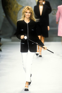 9_chanel-ss-1996-10_html.thumb.JPEG.b48a96944caf5eac5a79bef66c762de1.JPEG