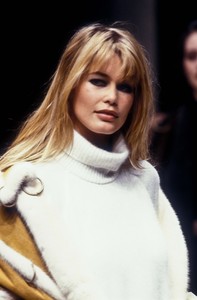 9_fendi-fw-1994-10_html.thumb.JPEG.202eab0eafdb1b181afec7aacbc9d60d.JPEG