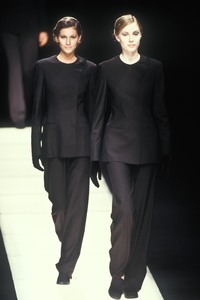 9_giorgio-armani-fw-1998-3_html.thumb.JPEG.74e98f699ebf373a56569511c403f19e.JPEG