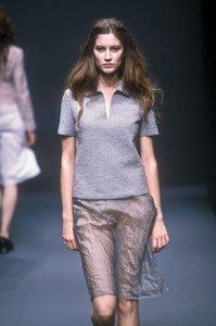 9_prada-ss-1999-10_html.thumb.JPEG.2688a906c3541791de5cf4848355bc63.JPEG