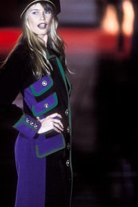 9_versace-fw-1993-10_html.thumb.JPEG.a1b55a5186dfaeadde46d5fa5d5b2239.JPEG