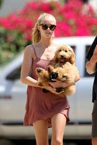 Abby-Champion-walks-her-dog-in-LA--05.jpg