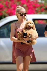 Abby-Champion-walks-her-dog-in-LA--22.jpg