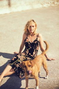 Anthropologie-Fall-2017-Amber-Valetta-and-Constance-Jablonski-by-Nathan-Copan-8.thumb.jpg.455790a1ece523463520a15165690bcb.jpg