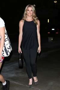 Ashley-Greene--Arrives-for-the-Ed-Sheeran-concert--08.jpg