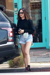 Ashley-Tisdale-in-Shorts--06.jpg