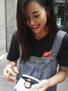 CANDIDS_DRESS_OVERALL_FANS_AUG17_LIU4.jpg