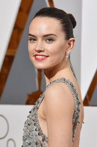 Daisy-Ridley-2016-Oscars.jpg