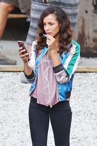 Dania-Ramirez-on-the-set-of-Once-Upon-a-Time--03.jpg