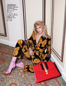 Devon-Windsor-Vogue-Taiwan-August-2017-Joseph-Paradiso-and-Yuki-3.thumb.jpg.9a8215c50b3771c75fd26c6674ee6285.jpg