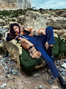 EDS_ELLE_CHINA_SEPT17_LIU9.jpg