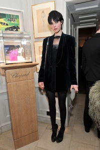Edie_harvey_Weinstein_BAFTA_10feb13_buro247.thumb.jpg.b785c3cf15cf9fc37dbe8d770b59d6d0.jpg