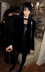 Edie_harvey_Weinstein_BAFTA_10feb13_popsugar.thumb.jpg.4e432552d46925af7eee7a65c170d1c1.jpg