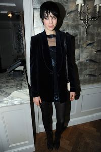 Edie_harvey_Weinstein_BAFTA_10feb13_vogue_1280.thumb.jpg.3157b69bf4e99e8895fc571911313d26.jpg