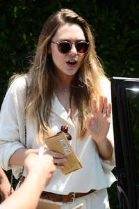 Elizabeth-Olsen--Attends-InStyles-Day-of-Indulgence-Party--06.jpg