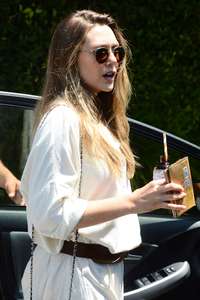 Elizabeth-Olsen--Attends-InStyles-Day-of-Indulgence-Party--11.jpg