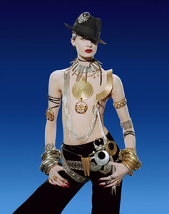 Erin_Mondino_Jean_Paul_Gaultier_Fall_Winter_00_01_03.thumb.jpg.d09151994aa10921ad0cd175438a8b4e.jpg