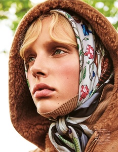Estella-Jessie-Rustic-Style-Vogue-Japan-September-2017-Editorial05.thumb.jpg.1331d2e898cd91b981fee5981f801d80.jpg