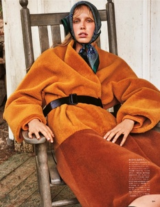Estella-Jessie-Rustic-Style-Vogue-Japan-September-2017-Editorial07.thumb.jpg.cf7b304484b90fdf324aefb54a954cc8.jpg