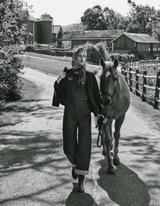 Estella-Jessie-Rustic-Style-Vogue-Japan-September-2017-Editorial08.thumb.jpg.0ea6e71ee323a7b861683a381b5c5474.jpg
