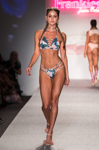 Frankies-Bikinis-Miami-Swim-Week-_43I0694.thumb.jpg.dbff6590d1058e83ab921b7421f2e11e.jpg
