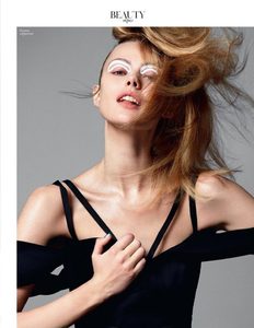 Frida-Gustavsson-by-Dan-Beleiu-for-Vogue-Ukraine-September-2017-4-760x981.thumb.jpg.b5754f8d5fdd314dacbb49df7957f676.jpg