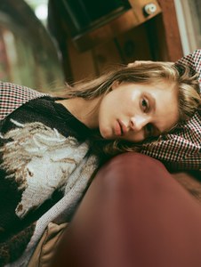 Glamour-UK-September-2017-Florence-Kosky-by-Luca-Campri-6.thumb.jpg.d1540dae06d6417f9d1382a3e6d8ba91.jpg