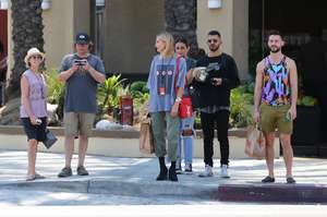 Hailey-Baldwin--Goes-to-Erewhon-Market--36.jpg