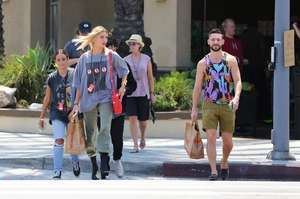 Hailey-Baldwin--Goes-to-Erewhon-Market--41.jpg