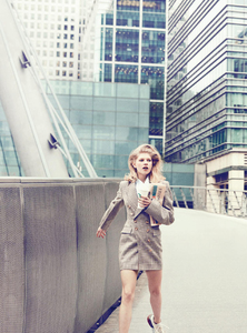 Harper_s_Bazaar_UK__September_2017-67.thumb.jpg.ea93a6c89d6c218724037a73e1790d3f.jpg