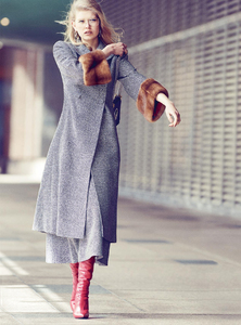 Harper_s_Bazaar_UK__September_2017-80.thumb.jpg.be3134ccc636abbfe4fe7245ace239ac.jpg
