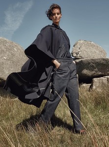 Harper_s_Bazaar_UK__September_2017-94.thumb.jpg.ee3e0a485b160366dc7d90ed7d94d843.jpg