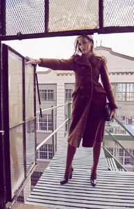 Harpers-Bazaar-Germany-September-2017-Josephine-Le-Tutour-Regan-Cameron-5.thumb.jpg.6e5b01206a403b4ed732476bdbaebe50.jpg