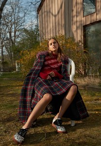 Harpers-Bazaar-Turkey-August-2017-Julia-Jamin-by-David-Roemer-17.thumb.jpg.af9208152bec3baba4edefc9beabdf3c.jpg