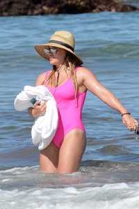 Hilary-Duff-in-Pink-Swimsuit-101.jpg